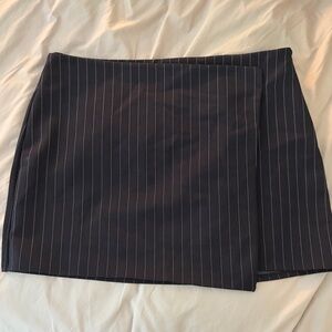 NWT Mango Women’s Black Pinstripe Faux Wrap Skirt